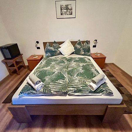 Guest House Casa Mia - Rooms & Apartments Ровінь Екстер'єр фото