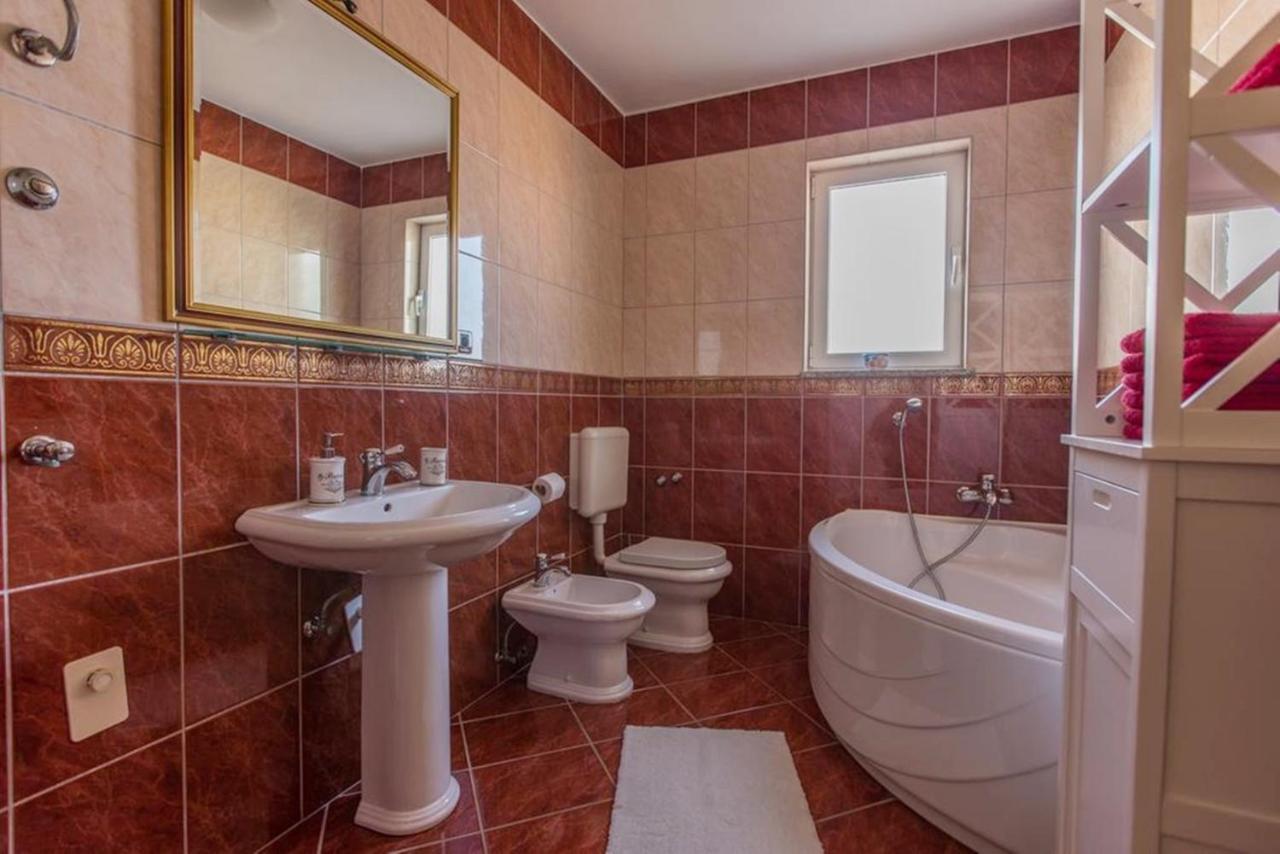 Guest House Casa Mia - Rooms & Apartments Ровінь Екстер'єр фото