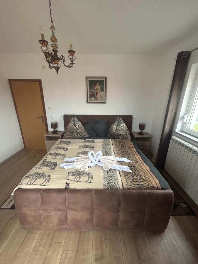 Guest House Casa Mia - Rooms & Apartments Ровінь Екстер'єр фото