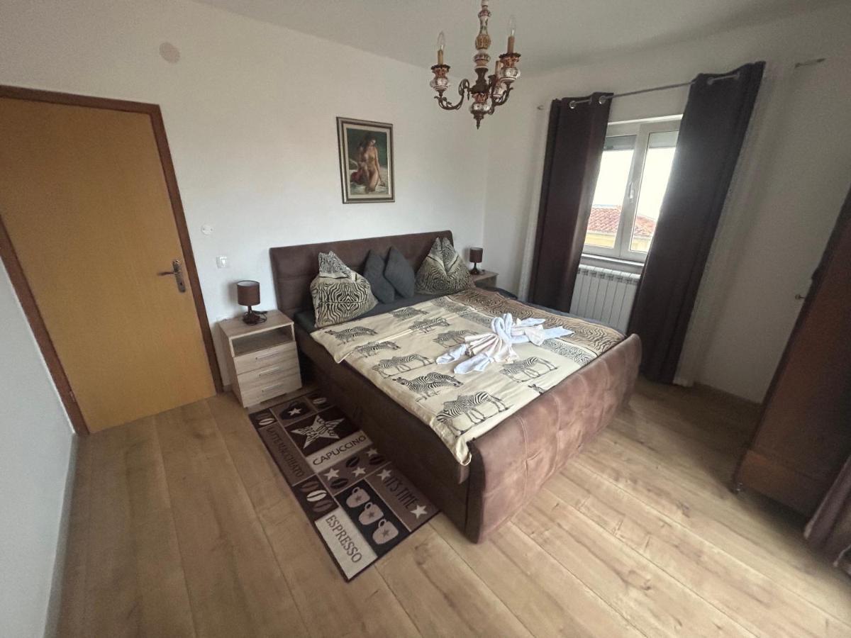 Guest House Casa Mia - Rooms & Apartments Ровінь Екстер'єр фото