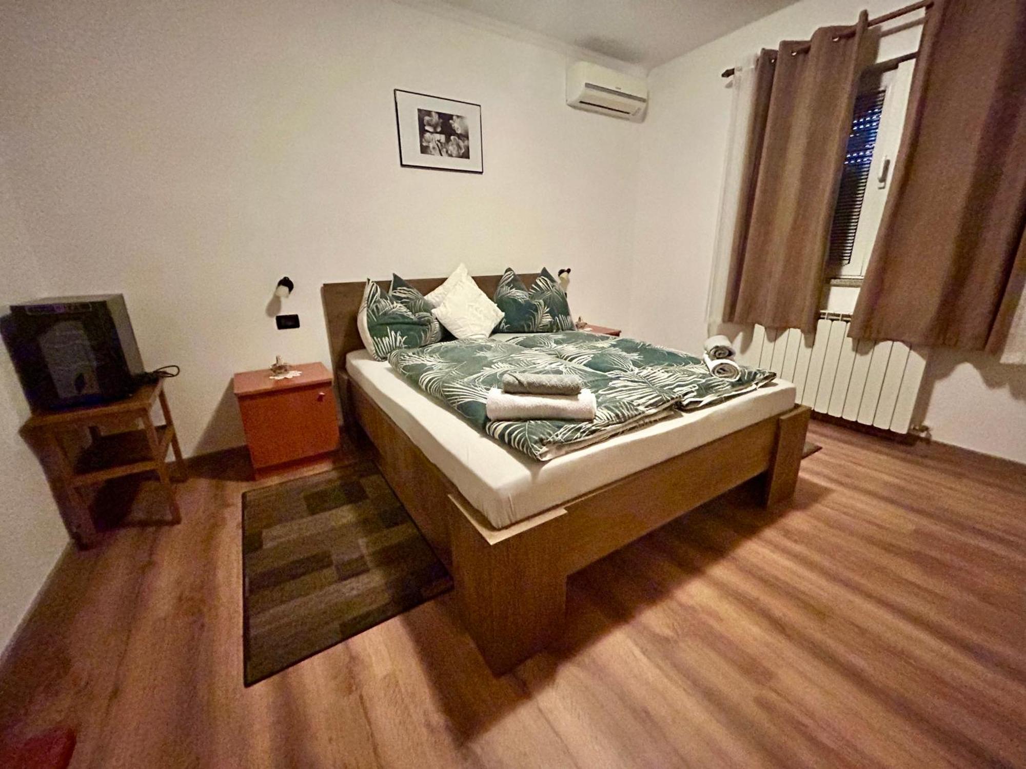 Guest House Casa Mia - Rooms & Apartments Ровінь Екстер'єр фото