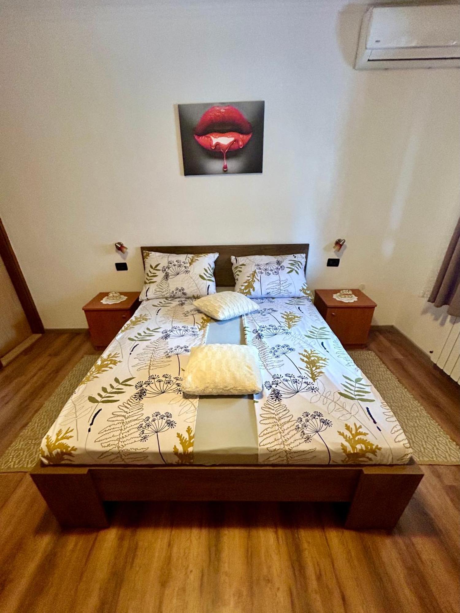 Guest House Casa Mia - Rooms & Apartments Ровінь Екстер'єр фото