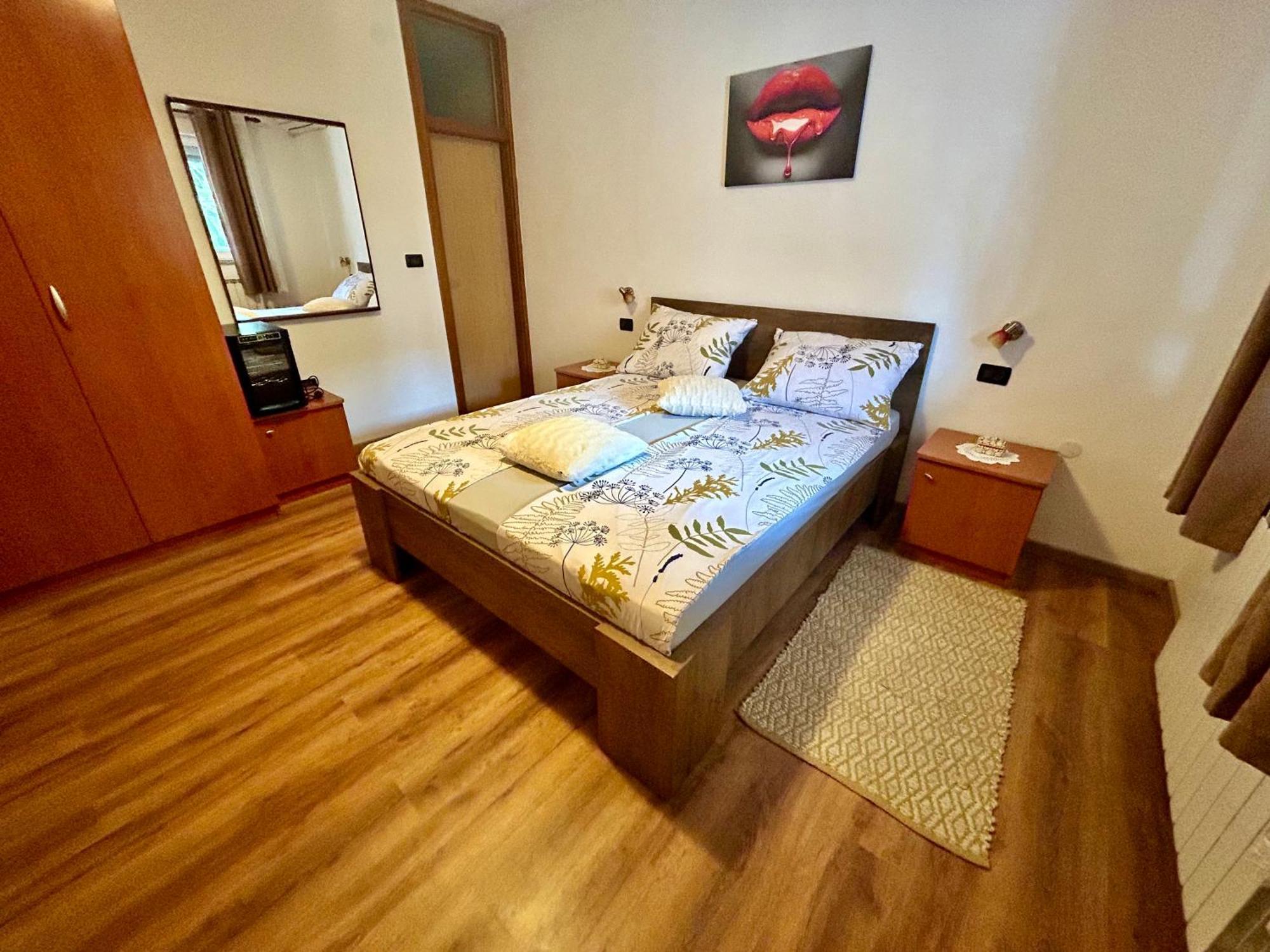 Guest House Casa Mia - Rooms & Apartments Ровінь Екстер'єр фото